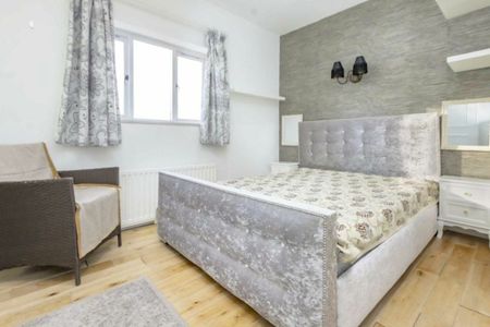 Lancaster Drive, Canary Wharf, E14 - Photo 2