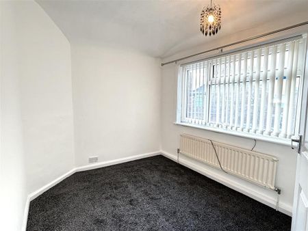 3 bedroom end of terrace house to rent - Photo 4