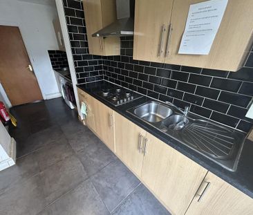 1 bedroom in a house share to rent - Photo 5