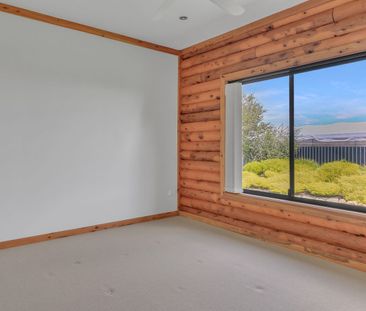 Beautiful Home with Rustic Charm - Photo 5