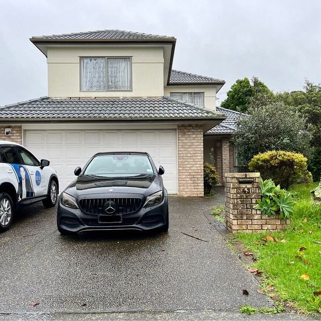 Beautiful 4 Bedroom House in East Tamaki Heights - Photo 1