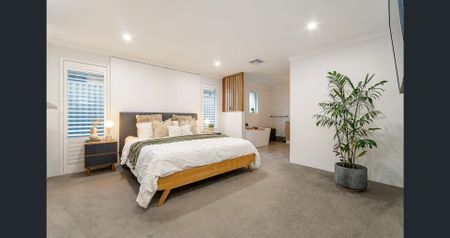 Picture-Perfect Coastal Home – Stylish and Low Maintenance! - Photo 4