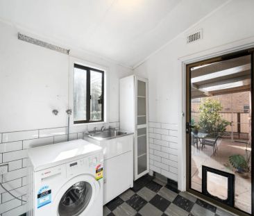 Comfort, Space and Convenience in a Prime Location - Photo 4