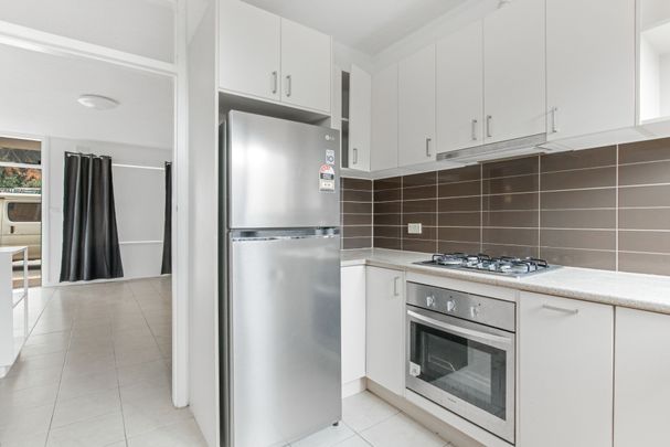 Low-Maintenance Impressive Unit in a Prime City-Fringe Spot! - Photo 1