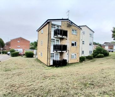 Inskip Crescent, Stevenage - Photo 1