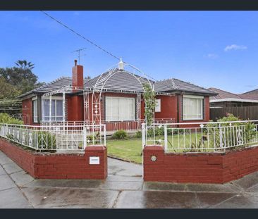 Three bedroom home in the heart of Lalor - Photo 5