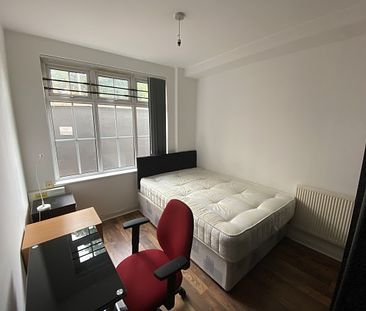 4 Bed - Flat 5, 1-9 Regent Rd, Leicester, - Photo 6