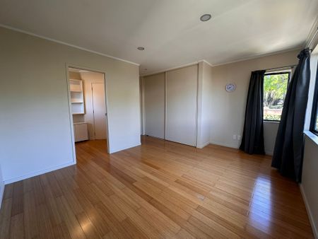 A Peaceful Family Haven Full of Warmth and Character - Photo 3