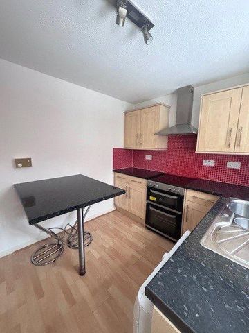 2 bedroom semi-detached house to rent - Photo 4