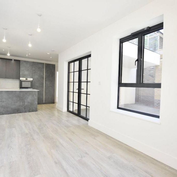 3 bedroom flat to rent - Photo 1