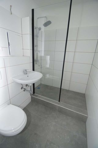 4-Zimmer-Wohnung mit BALKON, Bad mit Dusche, frisch saniert - Photo 4
