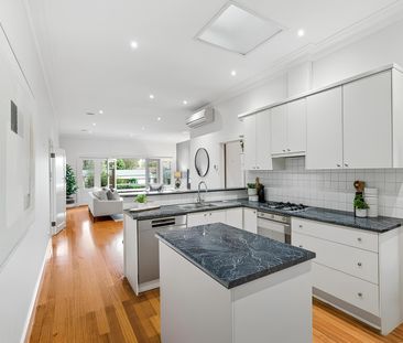 Kew East - Photo 5