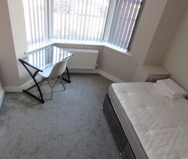 6 bedroom terraced house to rent - Photo 2