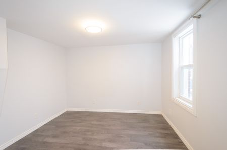 For Lease - 46 Ellen Street, Barrie, Ontario - Photo 4