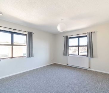 2 Bedroom Apartment | Available 04-04-2025 - Photo 3