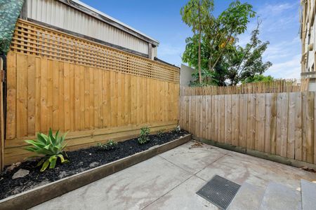 TWO STOREY TOWNHOUSE METRES FROM HIGHETT RESERVE - Photo 5