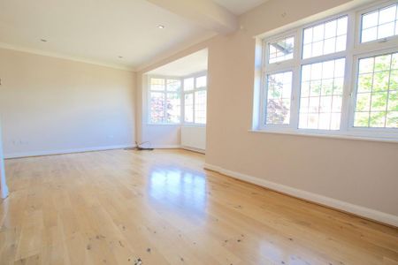 5 bedroom detached house to rent - Photo 3