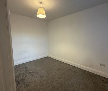3 Bed Terraced House, Co-Operative St, M6 - Photo 2
