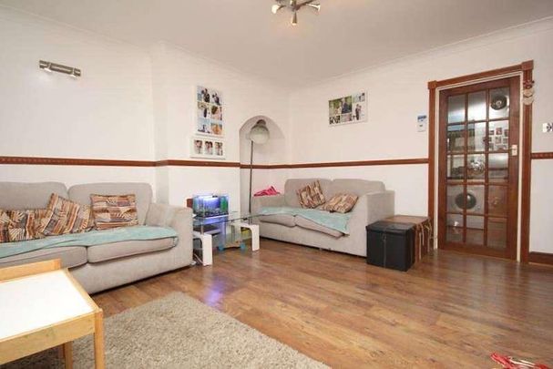 Wren Gardens, Dagenham, RM9 - Photo 1