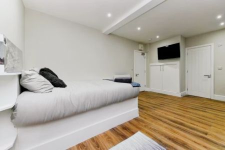 Studio 1 - Photo 2