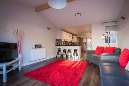 Modern with beautiful original features - Photo 2