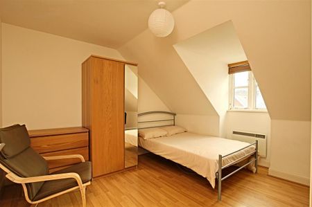 3 bedroom flat to rent - Photo 2