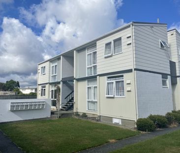 COSY BEDSIT - Photo 1