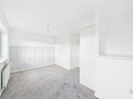 3 bedroom end of terrace house to rent - Photo 2