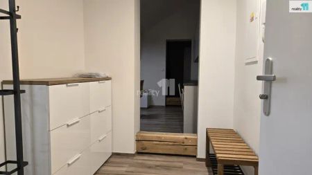 Pronájem zařízeného ateliéru 2+kk, 40 m - Фото 3