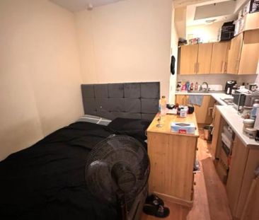 1 bedroom Flat To Let - Photo 3