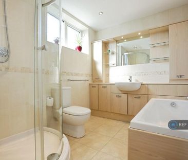 4 bedroom detached house to rent - Photo 4