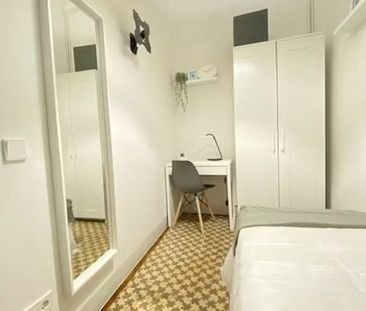 Carrer del Consell de Cent, Barcelona, Catalonia 08011 - Photo 1