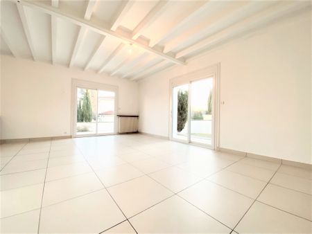 Location Maison 4 pièces 101m² ST GENIS LAVAL 69230 - Photo 2