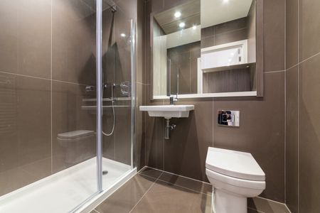 Staines Road, Hounslow, TW3 - Photo 2