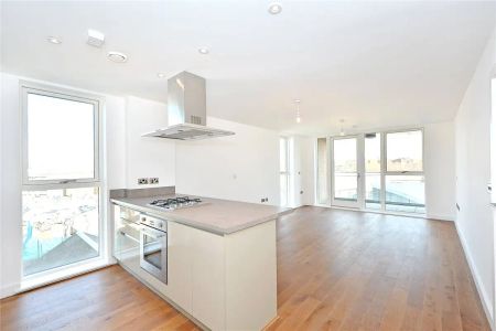 3 bedroom flat in 20 Norman Road - Photo 4