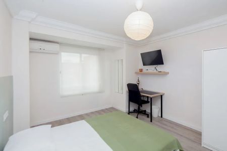 Carrer de Josep Benlliure, Valencia, Valencian Community 46011 - Photo 2