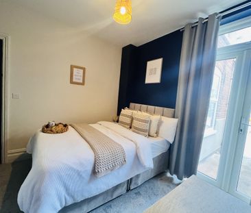 BEDROOM 3 – LARGE DOUBLE ENSUITE - Photo 2