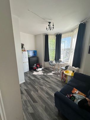 3 Bed Flat, Ash Villa, LU1 - Photo 1
