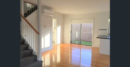 Charming townhouse - Photo 3