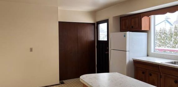 Whole House 70's Style! - Photo 2