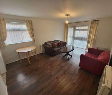 Large Bed Flat With Balcony In Windsor Court, Luton, LU1 - Photo 1