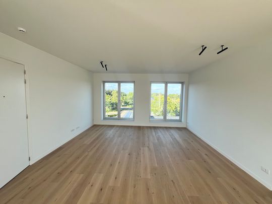 Instapklaar nieuwbouwappartement te huur in hartje Eeklo! - Photo 1
