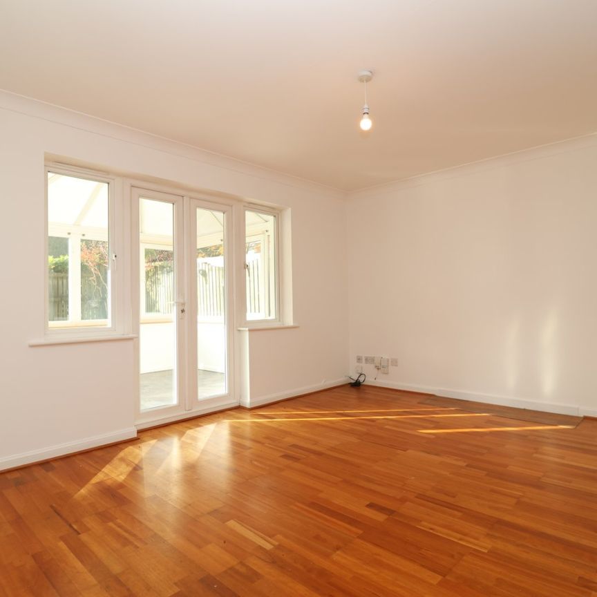 4 bedroom detached house to rent - Photo 1