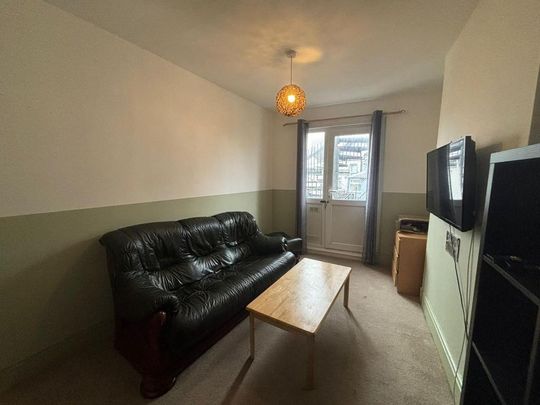3 bedroom flat to rent - Photo 1