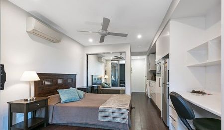 Spacious & Convenient Studio Apartment - Photo 2