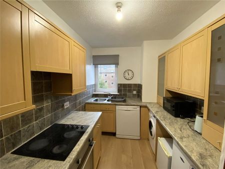 2 bedroom flat to rent - Photo 4