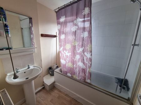 Bedsit, Broxholm Road, SE27 - Photo 2
