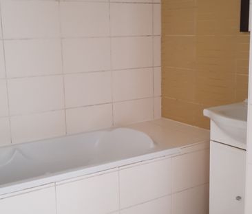 Location Appartement 3 pièces 58m² ST DENIS 97400 - Photo 3