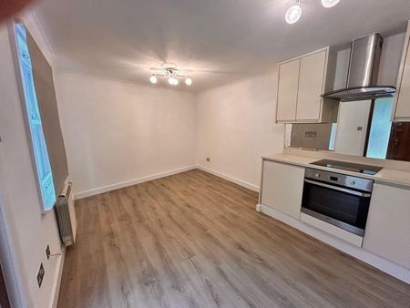 1 Bed Flat, Battersea Rise, SW11 - Photo 4