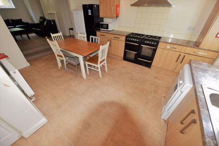 5 bedroom House in Headingley Avenue (5 Bed), Leeds - Photo 3